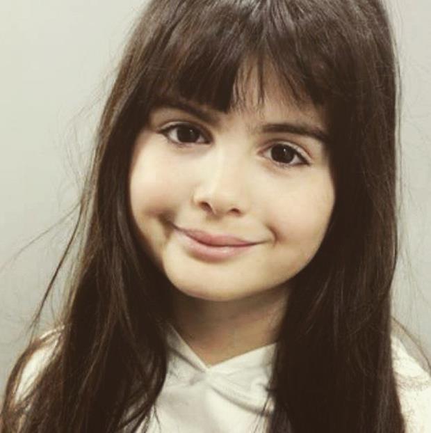 MELSSA GZ CENGZ-KRALIK AK  <p>  Kkken &#8220;ok gzel bir kz ajansa kayt ettirin&#8221; demiler, annemde beni ajansa kayt ettirmi. 9 yandaym, piyano alyorum ve yeni eyler denemeyi seviyorum....