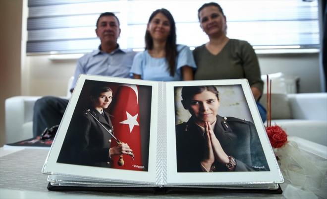 FET mensubu subaylarn basks ve ikencesi nedeniyle Kara Harp Okulunu 4. snfta brakan 25 yandaki Merve Nayr, en byk hayali olan askerlik mesleinden ayrlmaya zorlayanlarla yarg nnde hesaplamak istiyor