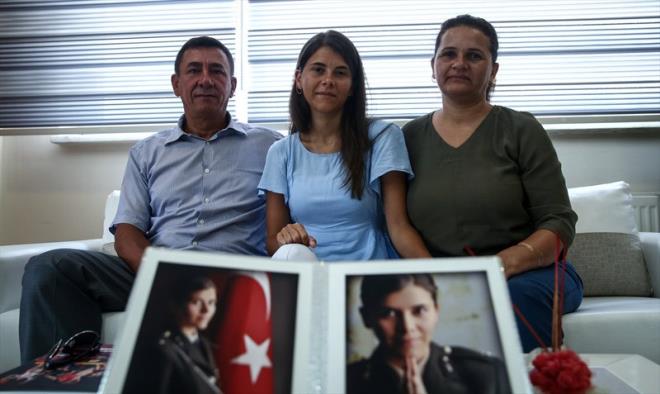 Nayr, zaman zaman kendisine hakaret ve basklar yapldn, takm komutanlarnn, kendisinin de aralarnda bulunduu baz kiilere "mimlenmi" olarak baktn ifade ederek, unlar dile getirdi: