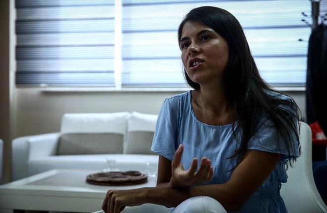 Asker bir babann kz olarak bydn ve sadece niformaya ak olduu iin bu meslei semediini dile getiren Nayr, "Belli bir disiplin ierisinde ve vatan, millet sevgisini n planda tutarak bydm." ifadelerini kulland.