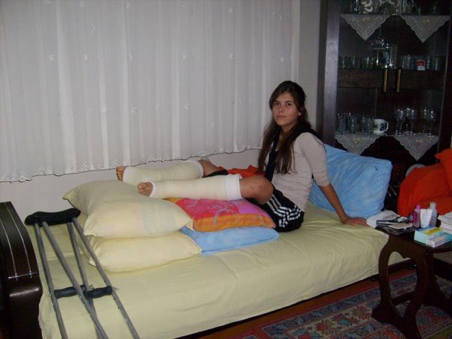 "Mezun olduumu sadece ben deil ailem de dnyor. Ben temen fotoraflarm bile ektirmitim, artk her eyim hazrd. Mezuniyet albmm bile hazrd. Daha nceden hazrlanan yllklara benim adm koymamlard. Bu nceden belliydi zaten. Beni zaten temen karmayacaklarm. Ben son gn o ok sevdiim niformalarm stmden kararak alaya alaya teslim ettim. O niformalar vatan hainlerine emanet ettik. Biz zamannda kar koyamadk.