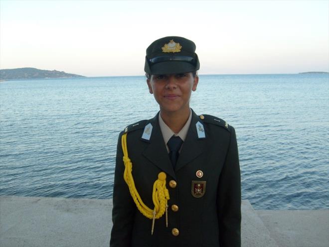 Son senesinde kendisi iin hayati nem tayan bir snavda, subaylarn bilgisi ve izni dahilinde cevap katlar toplanaca srada 2 soruyu yantlamasna ramen "kopya ektii" iddiasyla hakknda tutanak tutulduunu belirten Nayr, "Tutanak tutulan snavm, kopya iddiasnda bulunduklarndan dolay deerlendirmeye alnmad. Alnsayd bir dersim kalacakt. Ondan tek ders snavna girip mezun olabilme umudum vard. " dedi. Nayr, hayallerine ulamak iin 5 sene emek vererek, yata yata deil her ann hakkn vererek altn vurgulayarak, unlar kaydetti.