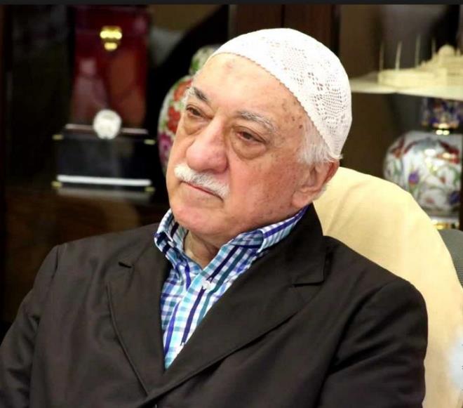 'KKTE DNE DAVETLSNZ'  <br>  Okul andakilerin rgte kazandrlmas esnasnda kullanlan baz ifreler de ele geirildi. Buna gre rgte eleman temin etme hususunda dzenli ve sistemli olarak alld, rgte kazandrlmas amalanan kiiyi kram-zzet-Ziyafet yntemlerinin uyguland ve zellikle kk yata baarl rencilerin sahilde deniz evinde ya da krsal alanlarda bulunan yayla evlerinde yaz kampna arlarak eitim verdikleri anlald.  Planlanan bu kamplarn "Dne armak", kamp yaplacak evlerin ise "kk" eklinde ifrelendii de yaplan teknik takiplerde ortaya kartld.