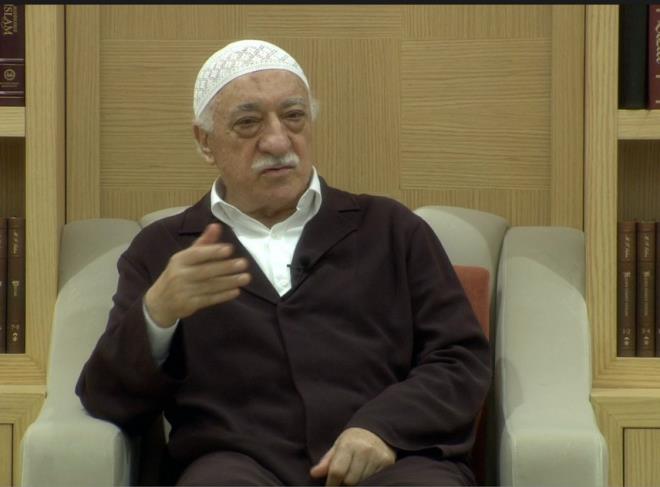 SINAV SORULARININ KOD ADI 'FETH' OKUTMASI    EGM'nin raporuna gre 2014 yl ve sonrasnda yaplan soruturmalarda ihbarc ve itiraflardan elde edilen bilgilere gre FET'nn belli okullara yerletirmek istedii renciler, snavlara birka ay kala gruplar halinde farkl yurtlara karlyor. Bu gruplar, daha sonra kk gruplara ayrlyorlar. Her renciye 'kod' ad veriliyor. Mlki idare, Emniyet, TSK ve Yarg gibi stratejik kurumlar iin hazrlanacak renciler, daha zel artlarda seilip, zel artlarda hazrlanyor.