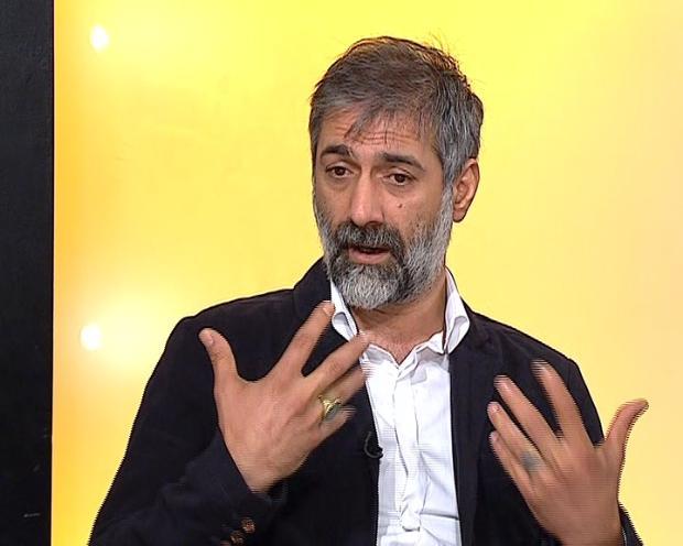 "Benim de babam ok yakklyd. Sahibi olduu pastanenin nnde kzlar kuyruk olutururdu" dedi.