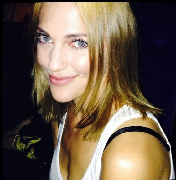 Meryem Uzerli'nin Almanya'da yaayan ablas Canan Uzerli, Trke bir albm kard.