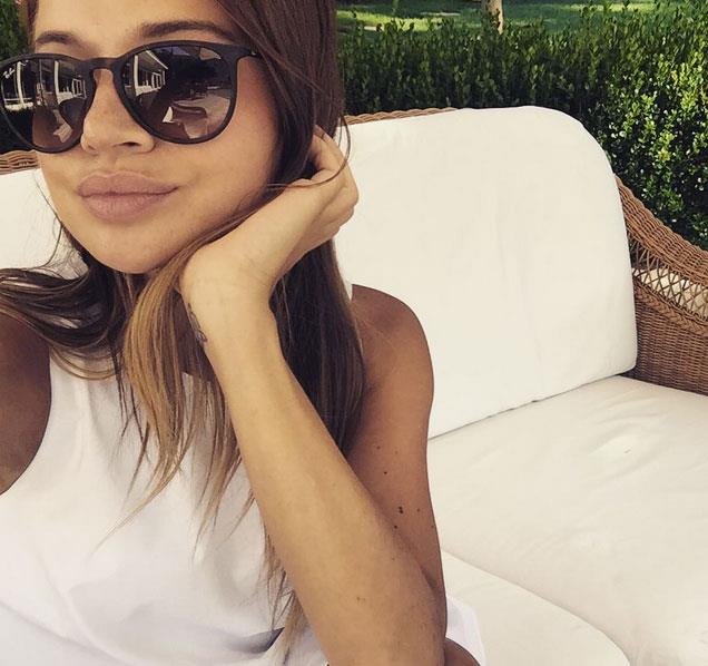 Baz takipileri Akgz'e "Esas Hadise sensin, sahneye sen k" yorumlar yapt.