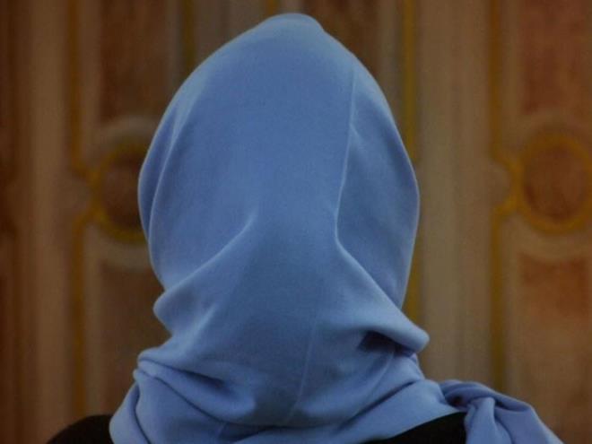 Yznn grnmesini istemedii iin sileti ekrana yanstlan Aye isimli kadn, 17-25 Aralk operasyonlarnn ardndan rgtten ayrlmaya karar verdiini syledi ve yle devam etti: