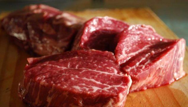 Sert yaps ve protein ieriinin yksek olmas nedeni ile uzun sre tok tutan krmz et siz uyurken barsak sisteminizde olacaktr