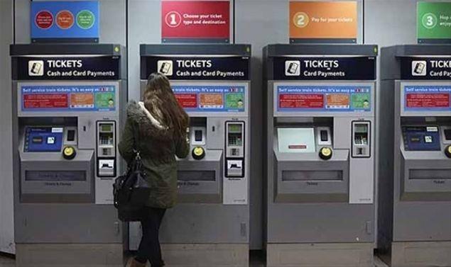 Yaygn olduu ehirler: Avrupa (genel)   <br>  Karmak otomatlar ya da ATM&#8217;ler iin orada bekleyen sahtekar size iyi niyetiyle yardmc olma teklifinde bulunur. Bazlar sonrasnda bu servisi iin para talep eder. Bazlar kredi kart ifrenizi grp sonradan czdannz aldnda kullanmak iin hafzasna atar.