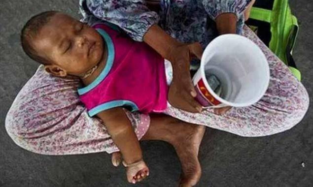 Bebek frlatma sahtekarl    <br>Yaygn olduu ehirler: Roma<br>    Sahtekarlar elindeki bebei (genelde oyuncak bebektir) size birden frlatr. Siz ok olmu vaziyette bebei tutarken bir baka ekip ceplerinizdeki deerli eyalar arma giriiminde bulunur.