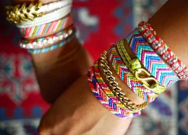 rg bileklik (Dostluk bileklii) sahtekarl    <br>Yaygn olduu ehirler: Paris, Roma, Barcelona, Kahire<br>    Sahtekarlar yannza yaklar ve size rme bileklik yapma teklifinde bulunur. Ne derseniz deyin bileinizi kavrayp yapmaya balar ve sonrasnda para talep eder. Baz durumlarda bunun dikkat datma amal kullanld ve czdannzn arlma ihtimali olduunu da unutmayn.