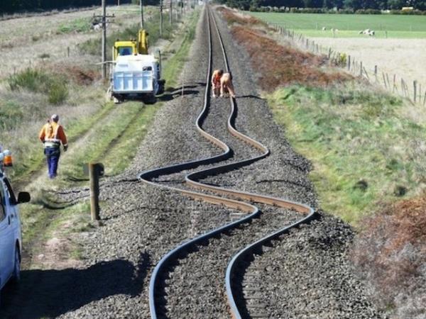 2010'da Yeni Zelanda'da meydana gelen depremin ardndan hasar gren demiryolu