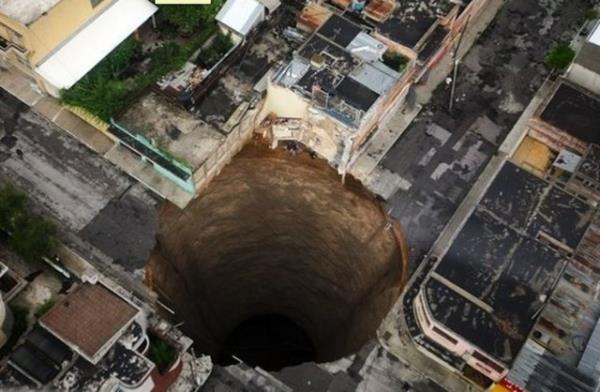 Korku filmlerini hatrlatan bu derin ukur 2010'da Guatemala'da bulundu. ukurun genilii 18 metre, derinlii ise 60 metre