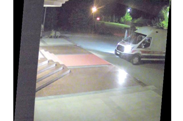 Halisdemir&#8217;e ilk etapta 15 el ate edildii tespit edildi. (Grnt: Yerde yatan astsubayn nabz kontrol ediliyor.02.27:30 )