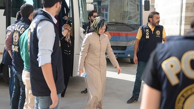 Operasyonda gzaltna alnan rgtn "blge ve il ablalar ile abileri, kadnlardan sorumlu eitim ablas ve abisi"nin de bulunduu 22 kiiden 21'i, emniyetteki ilemlerinin ardndan adliyeye sevk edildi. Zanllardan biri ise salverildi.