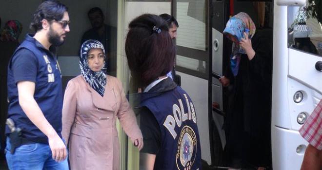 Mahkemeye karlan 9 retmen, 3 hemire ve bir muvazzaf subayn da bulunduu 20 pheliden 19'u tutukland.