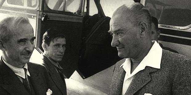 smet Bey ilk komutanl iin 1916'da Kafkas Cephesi'ne yollanmt. Atatrk ise ayn blgede Kolordu Komutan idi. Bu sebeple Atatrk ve nn'nn en yakn mnasebetleri burada vuku buldu. Burada oluan bu ebedi dostluklar Atatrk'n vefatna kadar devam edecek ve Milli Mcadele'nin temelini oluturacakt.