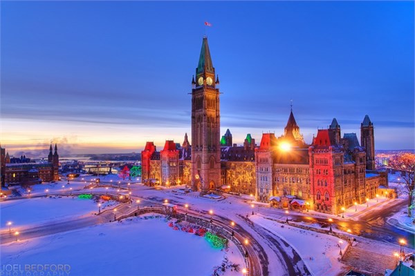 <p><b>Kanada, Ottowa </b></p>    Parlamento Binas