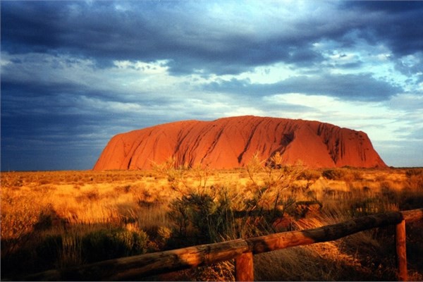 <p><b>Avustralya </b></p>    Uluru
