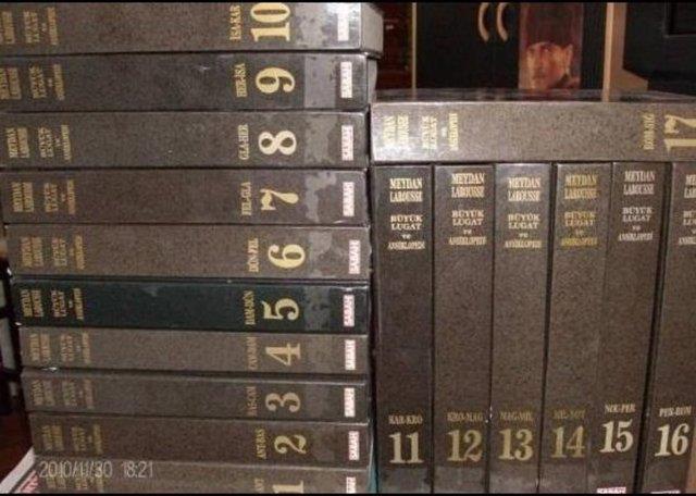 Herkes o kuponlar biriktirip o ansiklopedilere sahip olmutur. Hala anlalamayan tek ey neden bir kere bile alp okunmad ama yllarca evde yer kaplad.