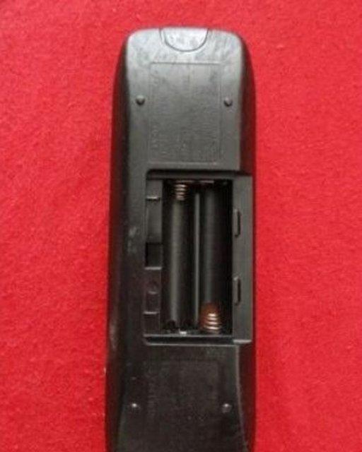 Pil kapa kaybolmu kumandann yeri bantlanarak ev halkna kumanda kullanma alr.