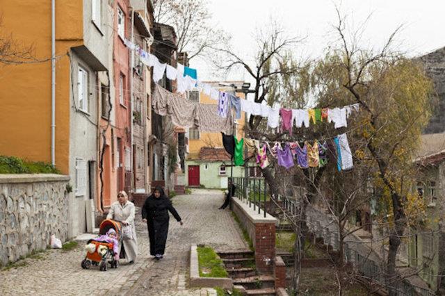 Hafzalardan hi silinmeyecek gnmzde de hala varln srdren bir Trk gelenei. amarlar tm kamuoyuna sergilemek.