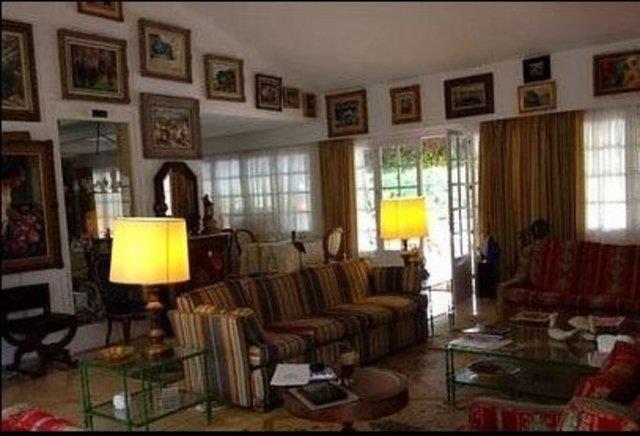 Dnlerden gelmi, ailecek ekilen fotoraflar evin bir odasna tahsis edilir.