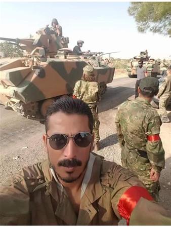 Bu karelerde Trkiye'nin havadan ve karadan vurduu blgede ilerleyen Trkmen ve Arap birliklerinin grntleri bulunuyor.