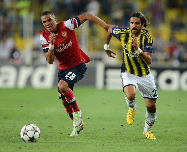 19. dakikada Giroud ile kaleyi yoklayan ngiliz temsilcisi, 25. dakikada Ramsey ile bir pozisyondan yararlanamad.