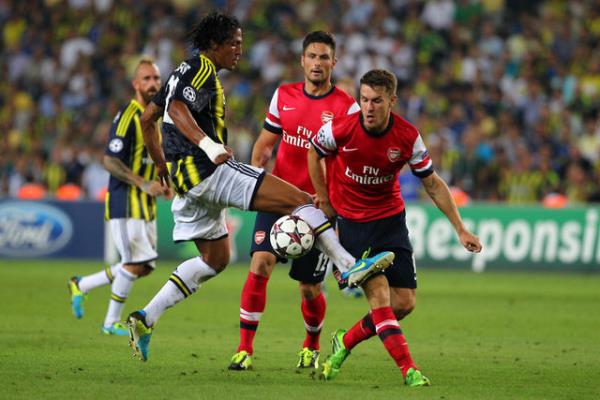 19. dakikada Cazorla'nn pasyla ceza alannda kaleciyle kar karya kalan Walcott'dan nce Volkan Demirel, topu ayaklaryla uzaklatrd. Ceza alan dna kan topu kontrol eden Rosicky'nin soldan ortasnda, ceza alan iinde Giroud'un kafa vuruunda top yandan auta kt.