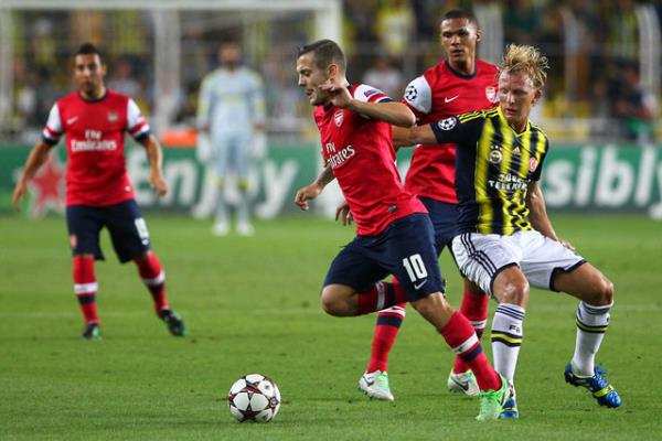 49. dakikada ceza yay nnde topla buluan Kuyt'n sert utunda, mein yuvarlak stten auta kt.