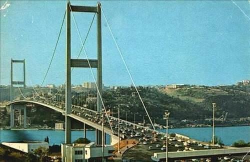 Tren alannda yayalarn yry balad: 30 Ekim 1973 tarihinde saat 12.00'de, Trkiye Cumhuriyeti'nin kuruluunun 50. yldnm erefine devlet treniyle hizmete sokuldu.