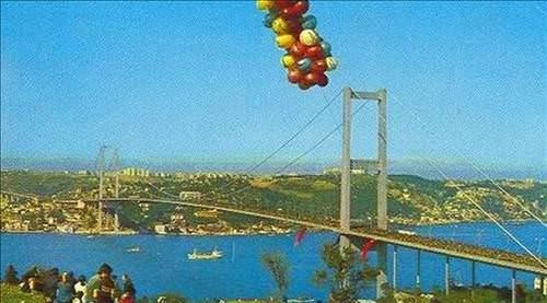 lk 24 saat iinden 28 bin 126 motorlu ara kprden geti. Bu rakam 402 araba vapurunun tayaca ara adedine eitti. Kpr 440 milyon liraya maloldu...