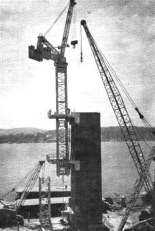 Mart 1970'de Ortaky ayaklarnn kazs balad. Hemen ardndan da Beylerbeyi ayaklarnn kazs balad. 4 Austos 1971'de Kule montaj yapld.