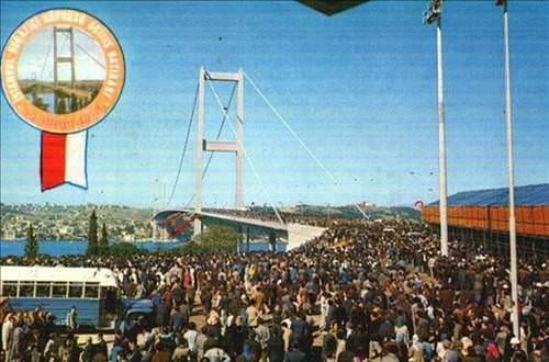 Youn yaya geii nedeniyle kpr salncak gibi sallanmaya balaynca kme tehlikesi doabilecei dncesiyle derhal yaya geilerine son verildi...