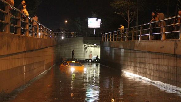 Kzlay Metro stasyonu gvenlik gerekesiyle tahliye edildi.