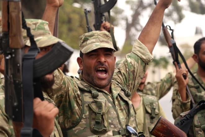 Dn ileye ulaan Trk Kzlay, halka scak yemek datmaya balamt. Blge sakinlerine gda ve giysi yardmlar ile Kurban Bayramna ynelik destek paketleri hazrlayan Trk Kzlay, yol gvenliinin artmasyla insani yardmlarn on binleri iine alan daha geni bir kitleye ulatracak.