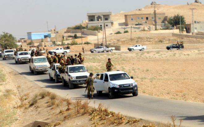 Cerablus'un alnmasndan sonra zgr Suriye Ordusu, TSK'nn da desteiyle bat ve gney ynnde ilerlemeye devam ediyor. Cerablus ile merkezinde bozguna urayan ID, darbe stne darbe yiyor.