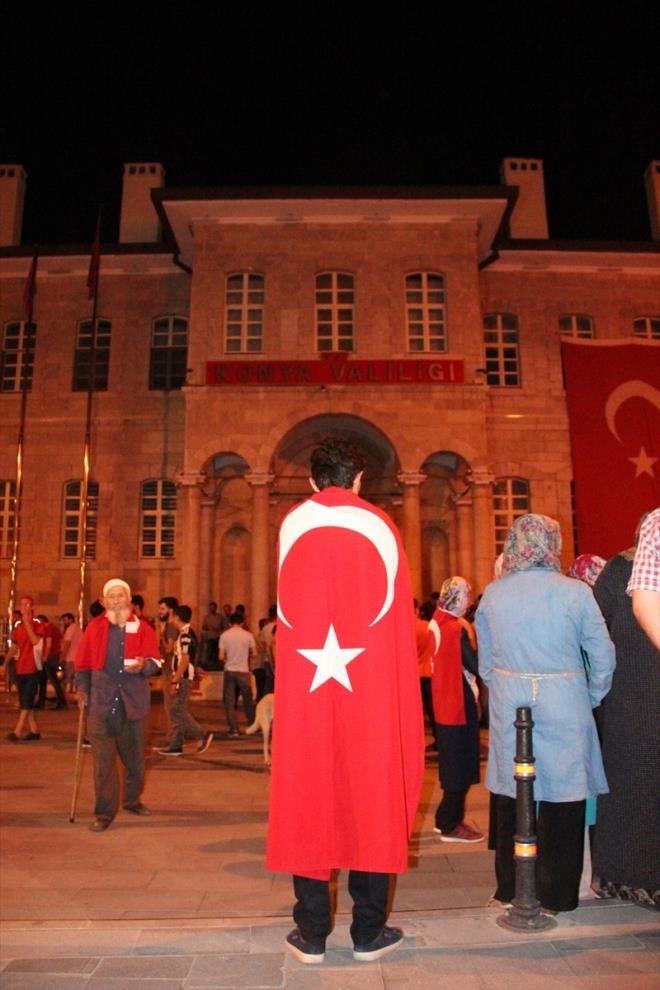 VAL'NN TWTTER AIKLAMASI KNA ETMED  <p>  Canbolat, bir sre sonra Twitter hesabndan paylat mesajda, "Bir teknik arza nedeniyle ilimizde ksa sreli elektrik kesintisi olmutur. u an itibaryla il geneline elektrik verilmitir. Bakaca bir sorun gzkmemektedir. Vatandalarmza hassasiyetlerinden dolay teekkr ederim. Herkese iyi geceler." ifadelerine yer verdi.