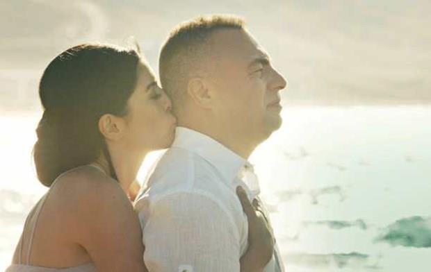 40 YILDIR SAHNELERDE  <p>  stanbul niversitesi Devlet Konservatuvar mezunu olan ve neredeyse 40 yldr tiyatro sahneleri ve setlerde olan 52 yandaki usta oyuncu, ardndan unlar syledi: