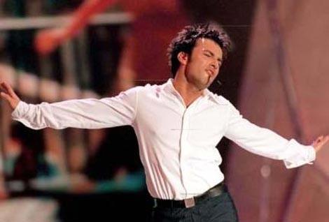Her albm iin farkl bir grnme brnd Tarkan.
