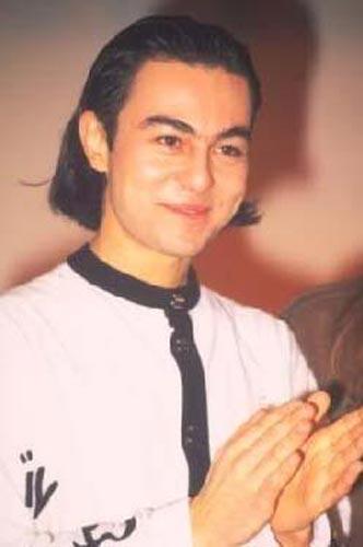 Serdar Orta, 'Karabiberim' ile k yaptnda salar uzundu.