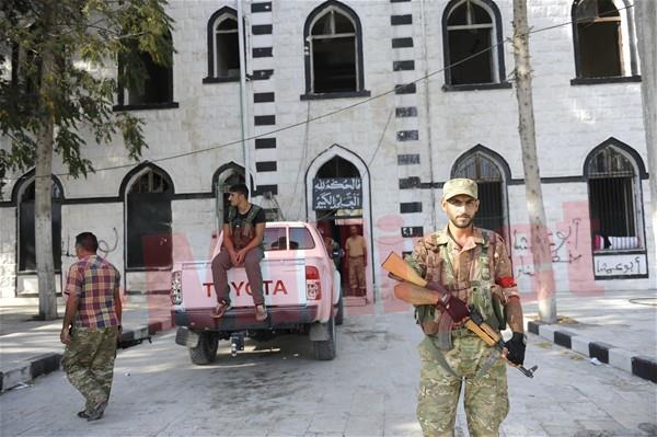 Trk gazeteciler TSK'nn destei ile SO'nun ID'den ald Cerablus'a girdi.