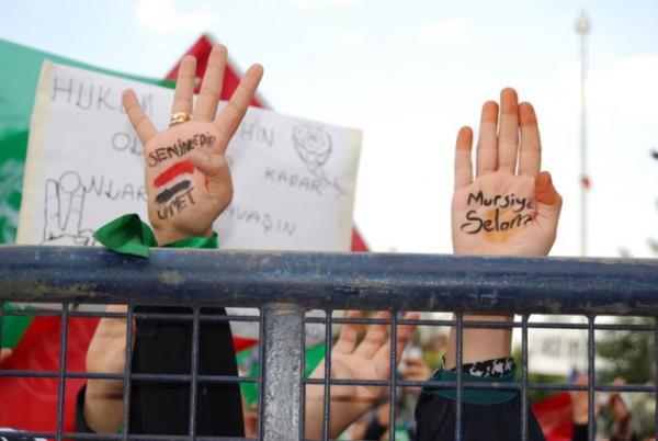 R4BIA ehitlerin anasdr.