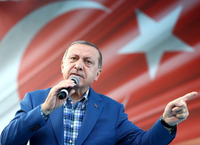 Aratrmaya katlan ve seimlerde AK Parti'ye oy verdiini syleyenlerin tamamna yakn Erdoan'a yeniden oy vereceini belirtirken, MHP'li semende orann yzde 82'yi bulmas dikkat ekti. CHP'li semenin yzde 34', HDP'li semenin de yzde 36's, "Oyum Erdoan'a" cevabn verdi.
