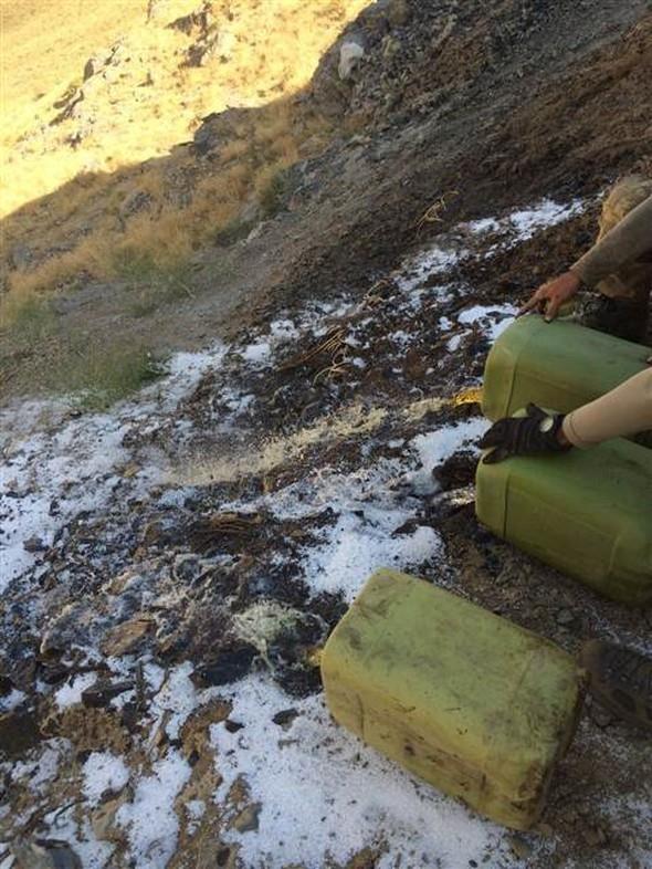 ehit Salk stavu Mekan ahin&#8217;in ad verilen operasyonda ukurca krsalnda, PKK&#8217;l terristlerden temizlenen Seni Tepe&#8217;deki bir snakta ok sayda silah, mhimmat, yiyecek ve giyecek malzemesi, akaryakt, jeneratr, ak, el yapm patlayc yapmnda kullanlan malzemeler ile muhtelif tbbi ve yaam malzemesi ele geirildi.