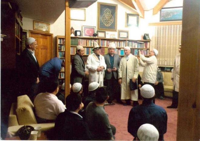 zmir merkezli 4 ilde Fetullah Terr rgt/Paralel Devlet Yaplanmas'na (FET/PDY) ynelik operasyonda, phelilerin evlerinde kamuoyunun yakndan tand birok ismin rgt yeleriyle samimi fotoraflar ele geirildi.