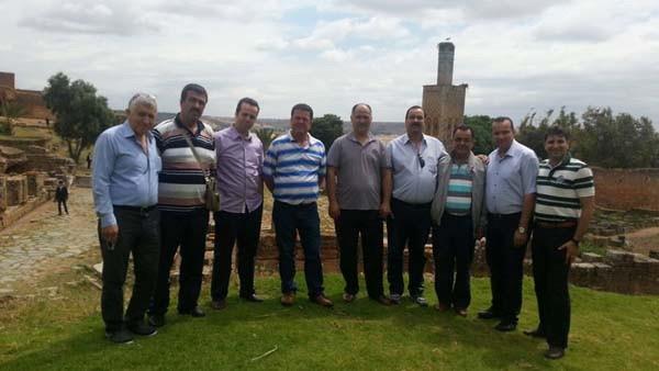 Ayrca, Bekmezci'nin FET'nn futbol yaplanmasna ynelik soruturma kapsamnda aranan eski milli futbolcu Arif Erdem, Hakan nsal, Emre Belzolu ve Ahmet Yldrm ile de ekilmi fotoraflar ele geirildi