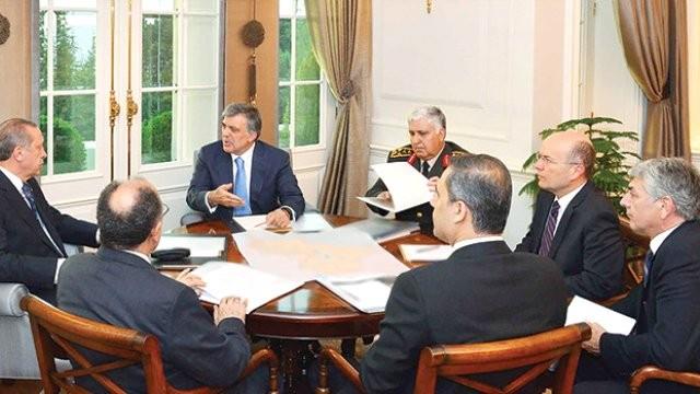 Ankara stihbarat ube Mdrl brosunda grevli FET'c polis F., devletin klcal damarlarna szan rgtn usulsz dinleme ve fiziki takiplerini tek tek anlatt. tiraf polis, Erdoan' dnemin Cumhurbakan Abdullah Gl' ve dier bakanlarn zel hayatlarn izleyip takip ettiklerini itiraf etti.